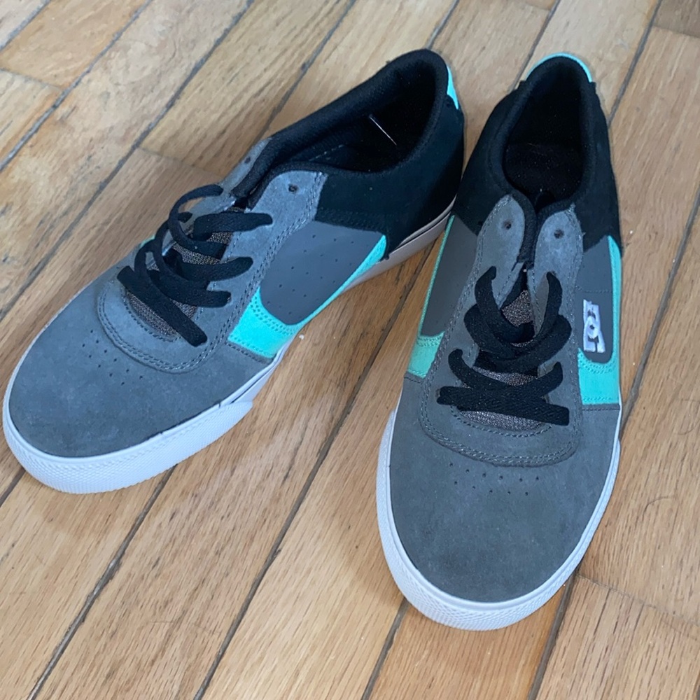 ❗️NWT❗️boys dc shoes